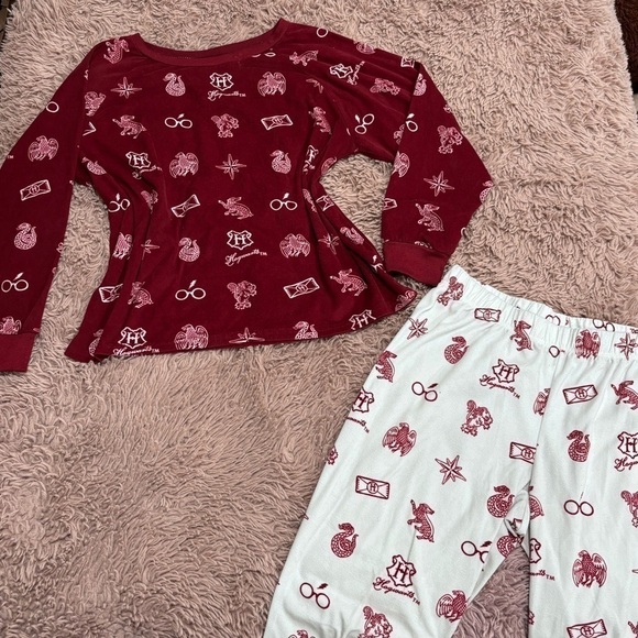 Warner Bros. Other - Harry Potter Women Red and White Allover Print Pajama Set